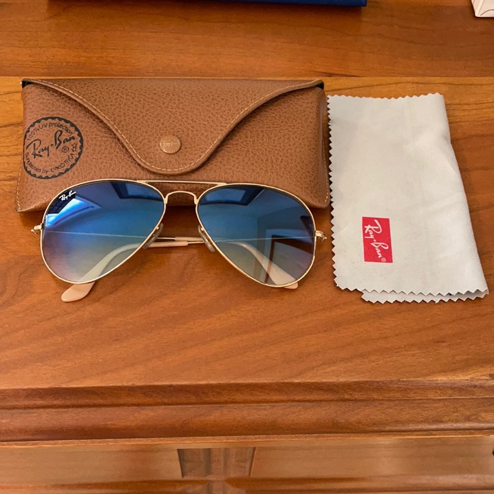 Ray-Ban aviator sunglasses with case and cloth